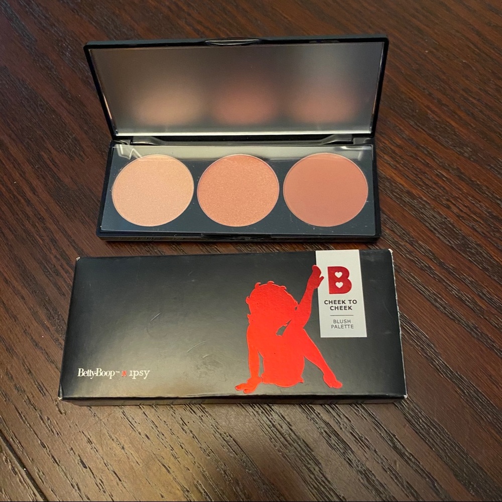 Ipsy Betty Boop Cheek to Cheek Blush Palette - Picture 1 of 7